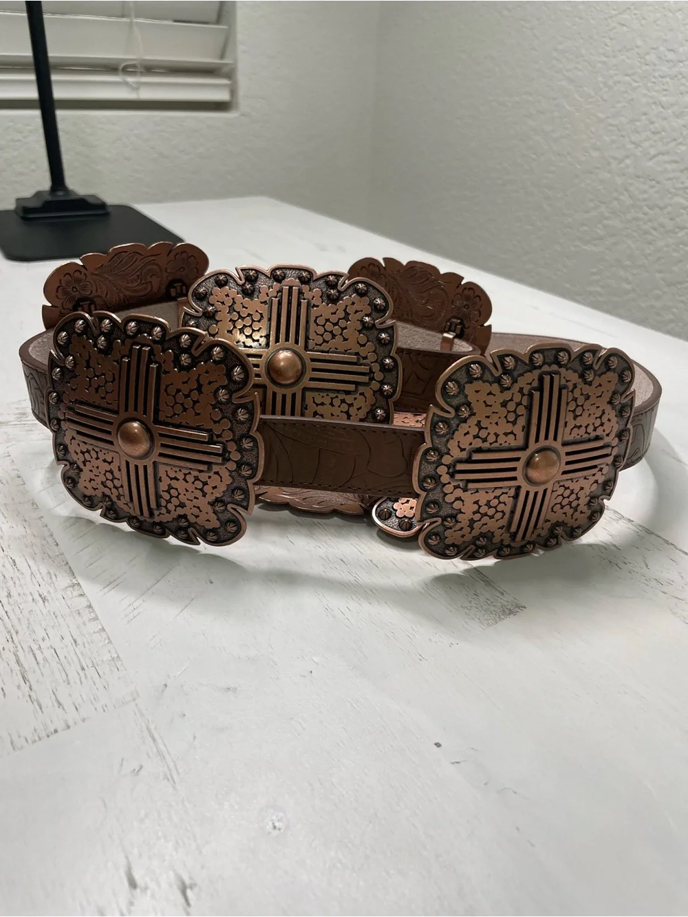 Angel Ranch Women’s Brown Scalloped Concho Leather Belt – Size Large
